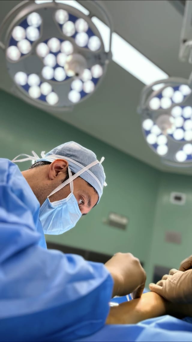 Dr. Danial Sharifi Razavi in the operating theatre